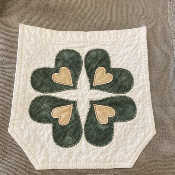 Anvil Women's Upcycled Cottagecore Sweatshirt Cardigan Quilted Clover Design XL - Picture 3 of 9